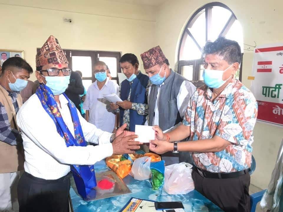 सत्तारूढ नेकपा र विप्लवका कार्यकर्तालाइ पार्टी प्रवेश गराउदै शाहले भने-‘जनताका मुद्धा लिएर अब कांग्रेस सडकमा उत्रिन्छ’