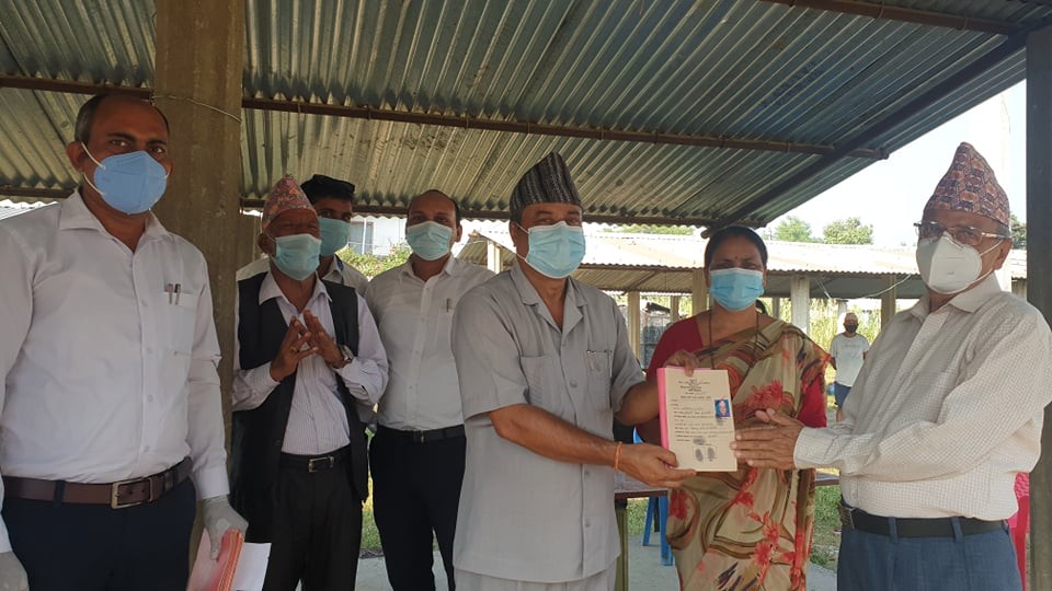 बुटवल उपमहानगरपालिकाले बाँड्याे पुर्जाविहीन पाँच सय घर परिवारलाई लालपुर्जा