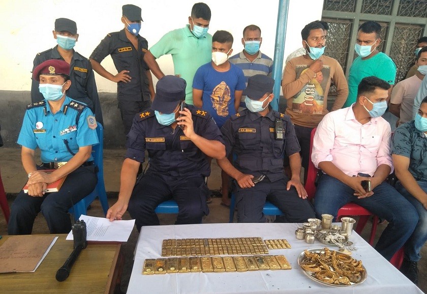 वीरगञ्जको रेशमकोठीस्थित गणेश अपार्टमेन्टबाट प्रहरीले बरामद गर्याे २३ किलो सुन