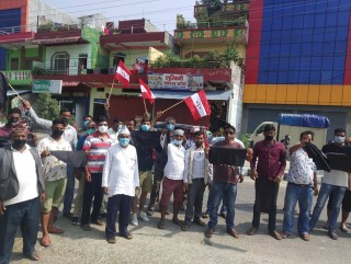 रूपन्देहीको शुद्धोधनमा कृषि मन्त्री घनश्याम भुसाललाइ काँग्रेसले देखायाे कालाे झण्डा