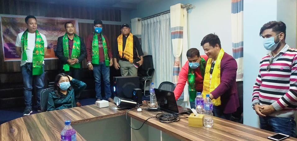 पञ्चेबाजामा चोखो माया संगै लाउने चन्द्र महतकाे रहर !