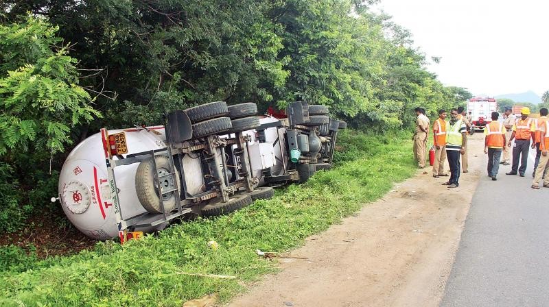 ग्यास बुलेटले ठक्कर दिँदा चितवनमा दुई जनाको मृत्यु