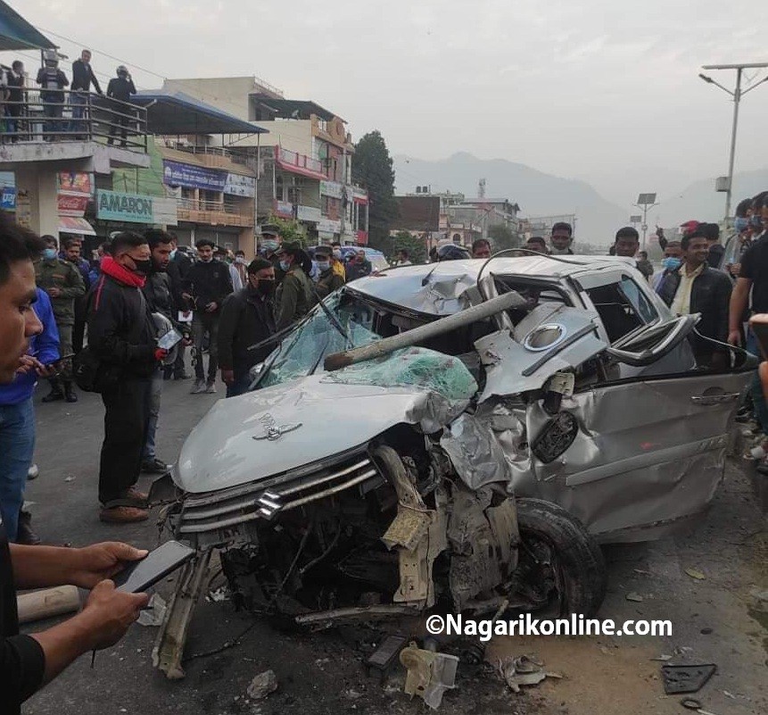 बुटवलको कालिकानगरमा कार दुर्घटना हुँदा २ जना घाइते,कार कच्याककुचुक इन्जिन सडकमा ! (फाेटाेफिचर)
