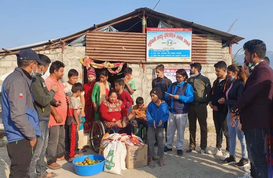 लियो क्लव अफ बुटवल सिटीद्वारा सेनिटरी प्याड,त्रिपाल तथा खाद्यान्न हस्तान्तरण
