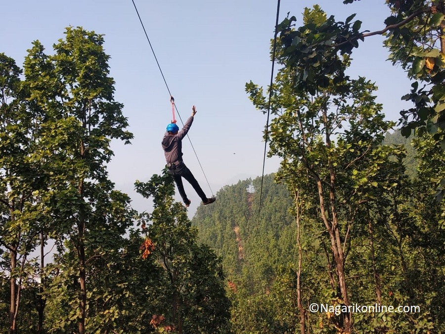 बुटवलमा पहिलो पटक व्यावसायिक रुपमा जिपलाइन सञ्चालन,पर्यटन मन्त्री गिरीले गरे उद्घाटन (फाेटाेफिचर)