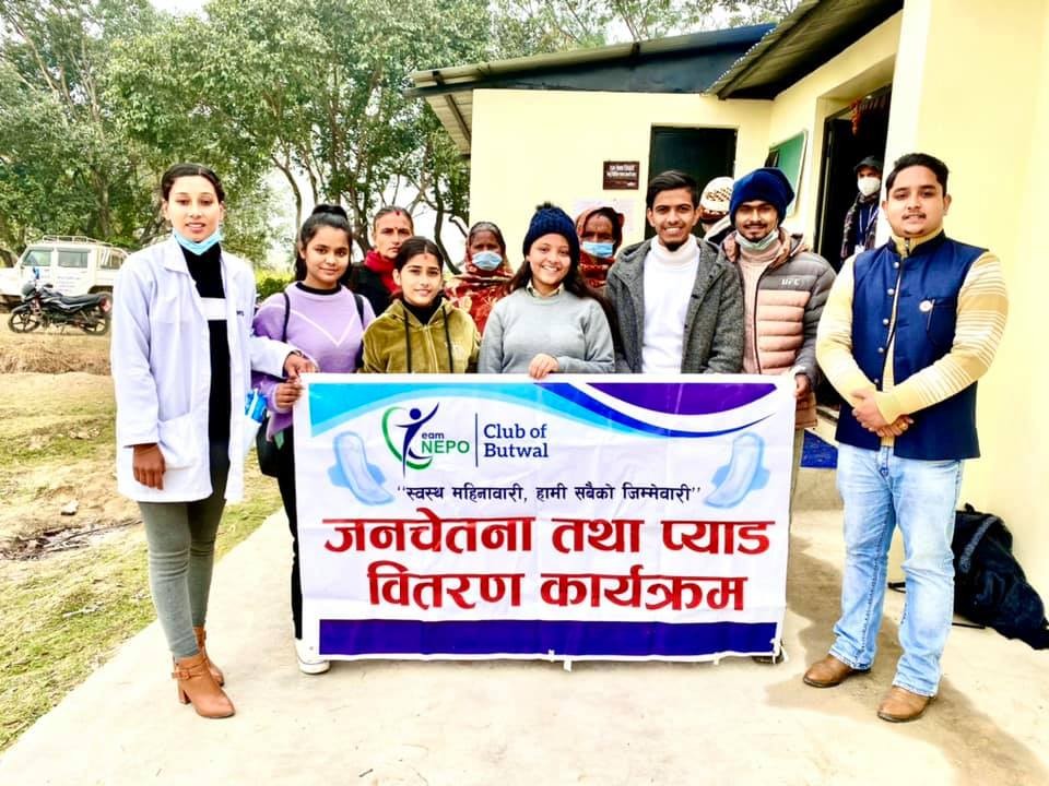 टिम नेपो बुटवलले कपिलवस्तुको  बिजयनगरमा पुगेर बाँड्याे सेनेटरी प्याड तथा मास्क