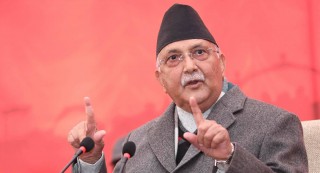 केपी ओलीले भन्थे-‘नागरिकता चकलेट होइन,बोर्डरमा बसेर आउने जतिलाई दिँदै जाने ?’(भिडियाे)