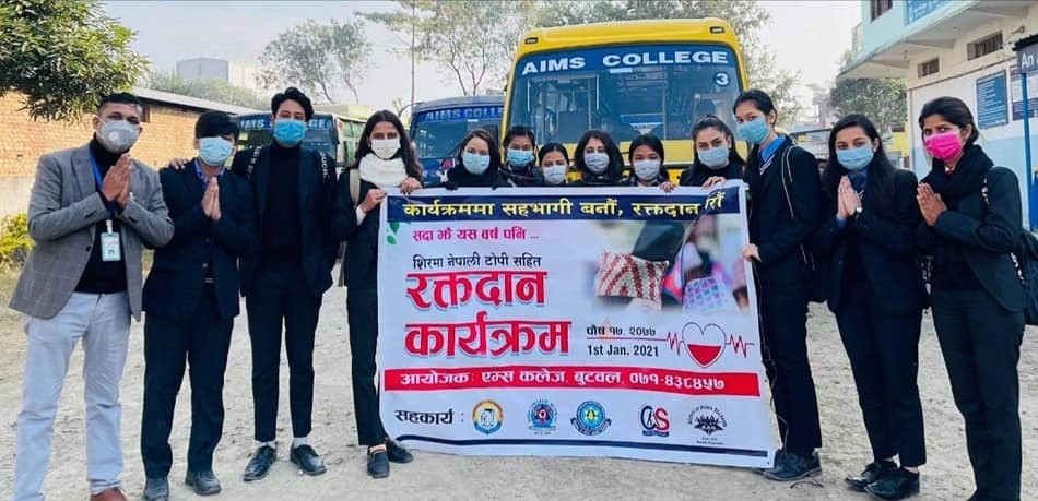एम्समा ढाका टोपी  लगाएर रक्तदान,१०१ युनिट रगत संकलन
