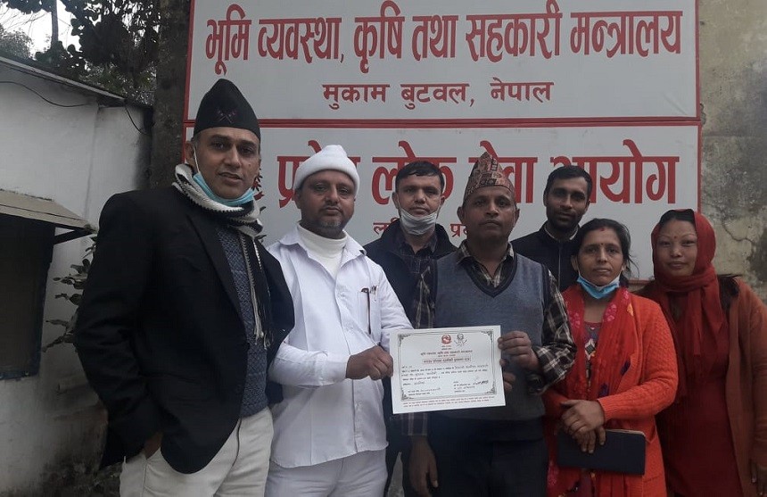 खूद्रा किराना व्यावसायी संघ रुपन्देहीद्वारा देउराली सहकारी दर्ता 