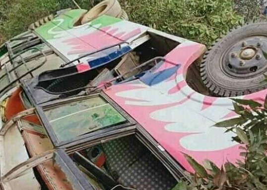 अर्घाखाँचीको शितगंगामा बस दुर्घटना हुँदा १० जना घाइते
