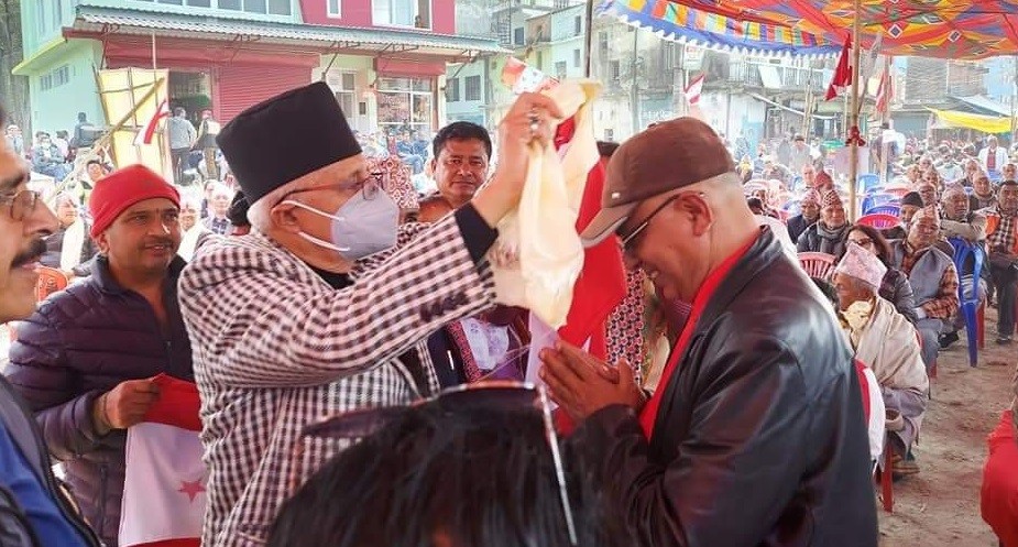कांग्रेस बलियो बनाउने अभियानमा डा.कोइराला,पूर्व सहसचिवदेखि एसपीगरी २३३ जनालाइ पार्टीमा भित्र्याए