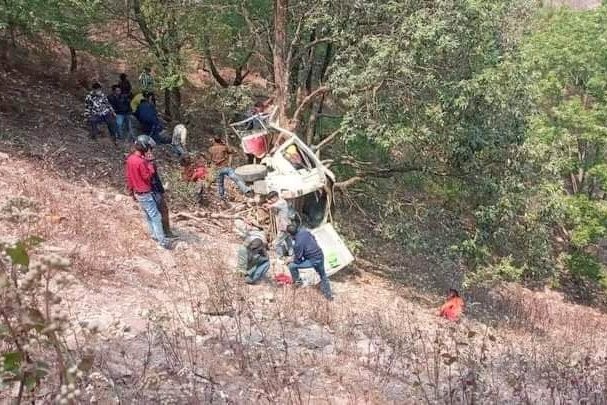 स्वर्गद्वारी दर्शनमा हिँडेका गुल्मी प्रशासनका कर्मचारी सवार जीप प्युठानमा दुर्घटना,५ जनाको मृत्यु