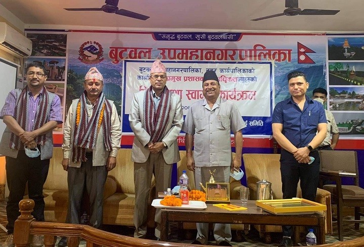 बुटवल उपमहानगरपालिकामा प्रमुख प्रशासकीय अधिकृत शर्माको विदाई,रेग्मीलाइ स्वागत