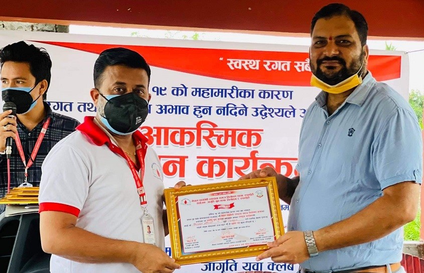 रूपन्देहीको तिलाेत्तमामा १०१ जना स्वयंसेवीले गरे रक्तदान