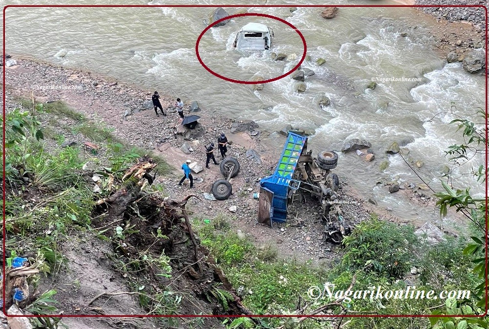 पाल्पामा चुनढुंगा बाेकेको टिप्पर दुर्घटना,चालकको मृत्यु