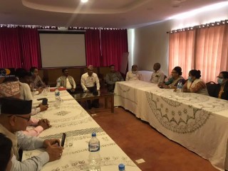 लुम्बिनी प्रदेशका विपक्षी गठबन्धनका सांसद रिसाेर्टमा बसेर रणनीति बनाउँदै