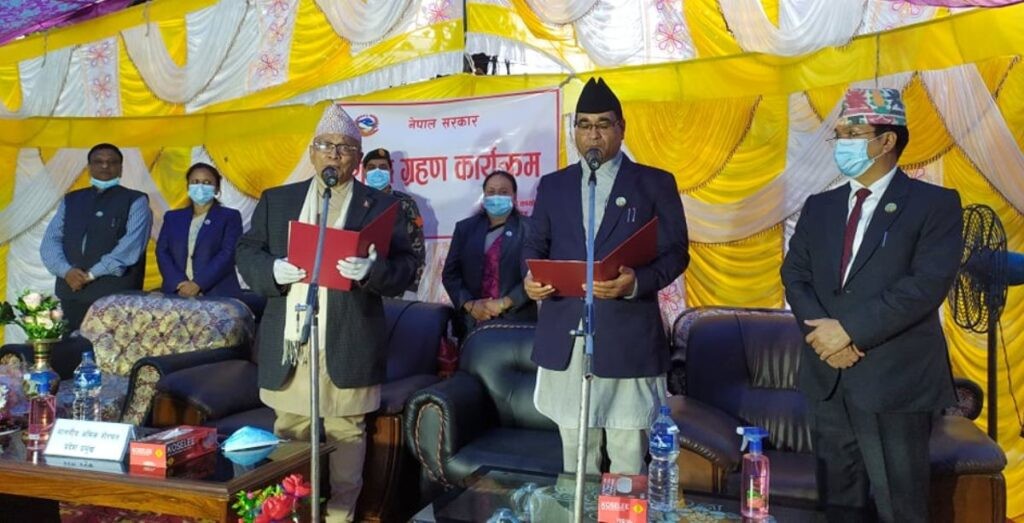 मुख्यमन्त्री  केसीले  लिए पद तथा गोपनीयताको सपथ,सात सदस्यीय मन्त्रीमण्डल (कार्यबिभाजन सहित)