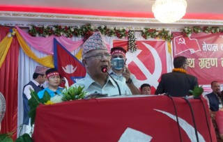 माधव नेपालको टीप्पणी : ओलीको पार्टीलाई आगामी निर्वाचनमा टर्च बालेर खोज्नुपर्छ
