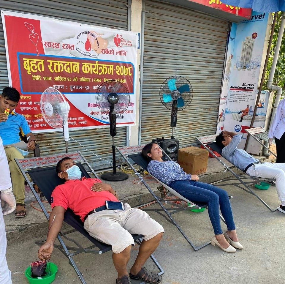 स्वयंसेवी रक्तदाता समाज र रोट्रयाक्ट सेन्ट्रल सिटीको आयोजनामा रक्तदान, ५० युनिट रगत संकलन