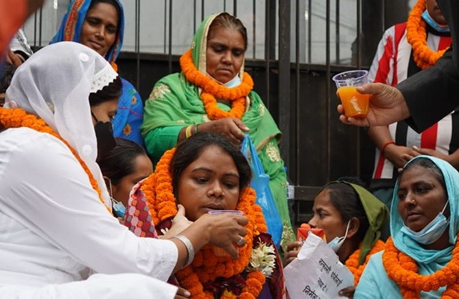 सरकारसँग सहमतिपछि अधिकारकर्मी रुवी खानले ताेडिन अनसन