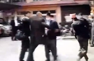 नेपाल बार एशोसिएसनकै परिसरमा दुईवकिलबीच कुटाकुट(भिडियो)