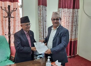 मुख्यमन्त्री भीम आचार्यले बुझाए प्रदेश प्रमुखलाई राजीनामा