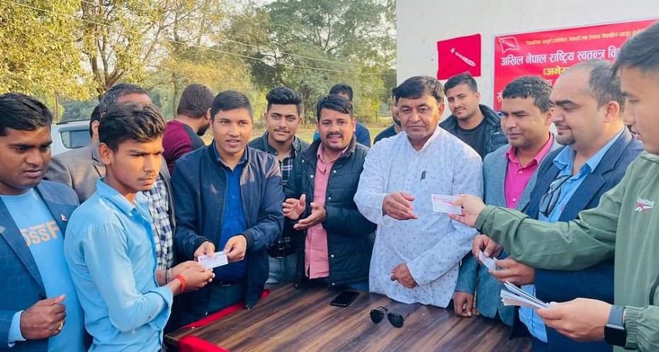 रुपन्देहीमा एमालेको भातृ संगठन अनेरास्ववियुद्वारा सदस्यता वितरण अभियान