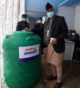 काँग्रेस महाधिवेशन : सभापतिका उम्मेदवार  देउवाले गरे मतदान
