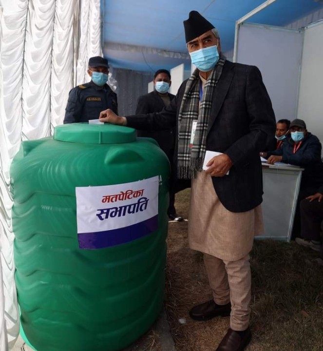 काँग्रेस महाधिवेशन : सभापतिका उम्मेदवार  देउवाले गरे मतदान