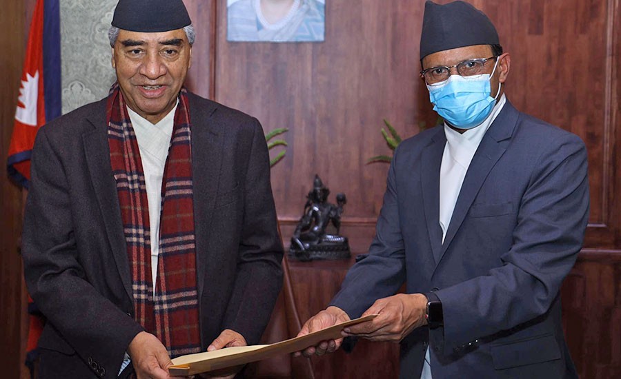 रक्षामन्त्री मिनेन्द्र रिजालले बुझाए प्रधानमन्त्री देउवालाई राजीनामा