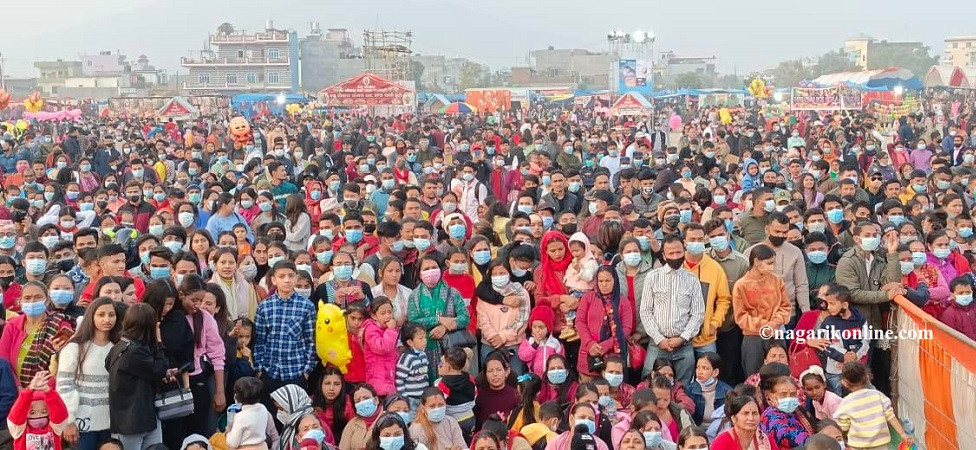 बुटवलमा जारी ब्यापार मेलामा दर्शकको ओइरो, टिकट व्यवस्थापन गर्न आयोजकलाई हम्मे-हम्मे !