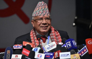 मुलुकको आर्थिक संकट निवारण गर्न सरकारले पहल गराेस् : पूर्वप्रधानमन्त्री माधव कुमार नेपाल