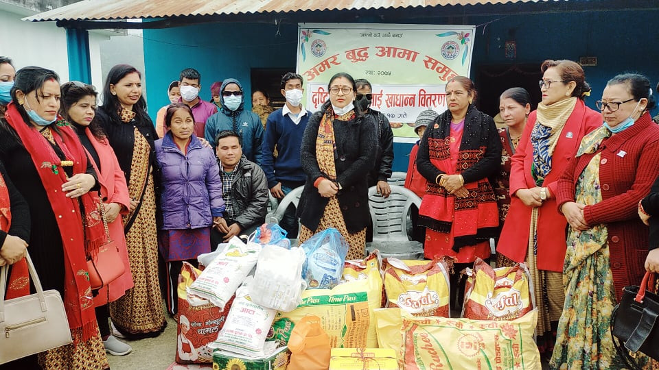 अमर बुद्ध आमा समुहद्वारा दृष्टिबिहिन संरक्षण केन्द्रमा खाद्यान्न सहयोग