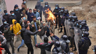 पेट्रोलियम पदार्थ मूल्यवृद्धिको विरोधमा अनेरास्ववियूद्वारा प्रधानमन्त्रीको पुत्ला दहन