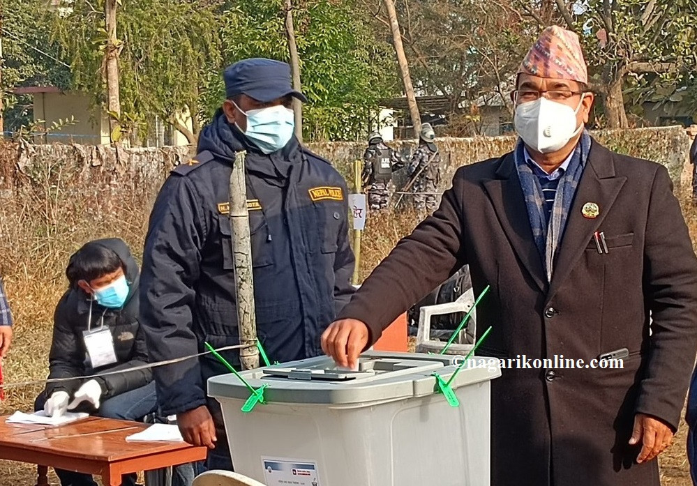 राष्ट्रियसभा सदस्यका लागि लुम्बिनी प्रदेशमा मतदान सुरु,मुख्यमन्त्री केसीले गरे पहिलाे मतदान