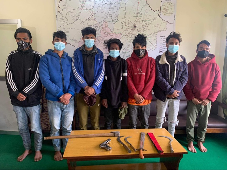 नक्कली पेस्तोल, बञ्चरो र खुँडासहित तुलसीपुरबाट सात जना पक्राउ