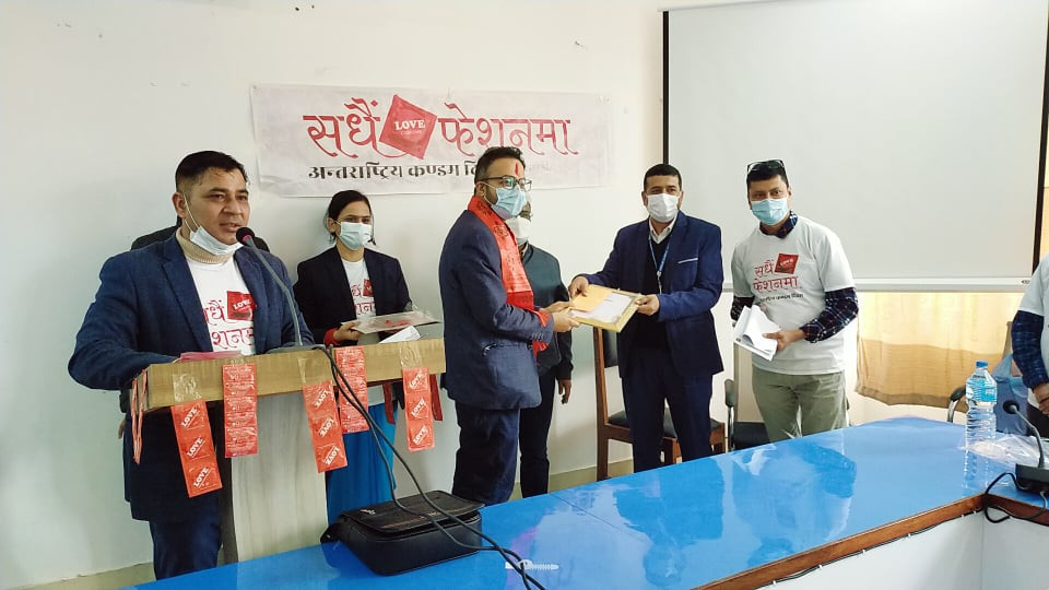 अन्तर्राष्ट्रिय कण्डम दिवसमा लुम्बिनी प्रादेशिक अस्पतालमा बक्तृत्वकला,प्रथम भए डा.खनाल