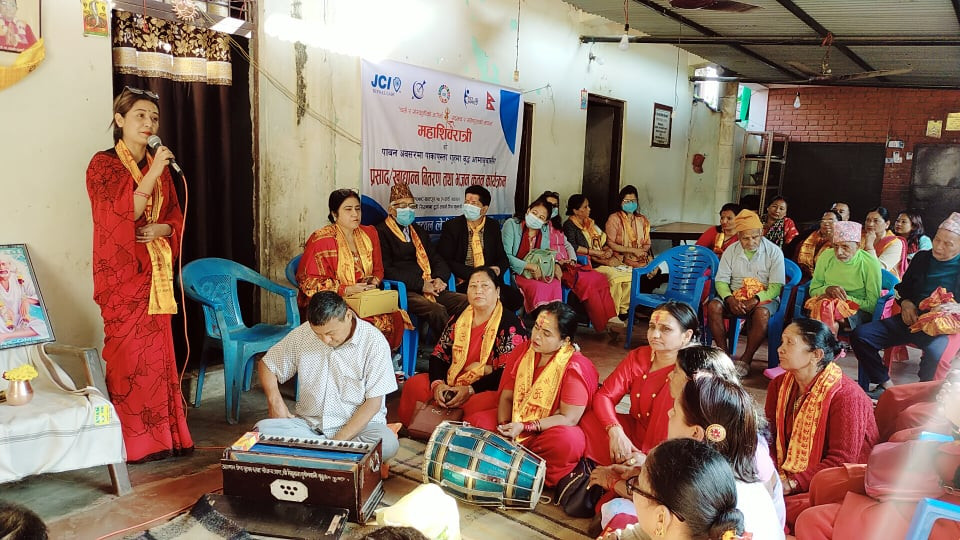 बुटवल लेडी जेसिजद्वारा बृद्धाआश्रममा खाद्यान्न बितरण तथा भजनकृतन