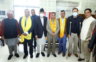 एमालेबाट निर्वाचित सिन्धुपाल्चोक बलेफी गाउँपालिकाका अध्यक्ष क्षेत्री कांग्रेस प्रवेश