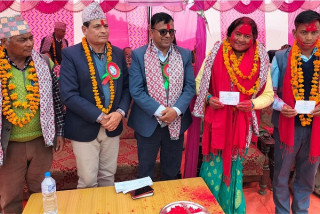 एमालेबाट निर्वाचित बैतडी शिवनाथ गाउँपालिकाकी उपाध्यक्ष चन्द कांग्रेस प्रवेश