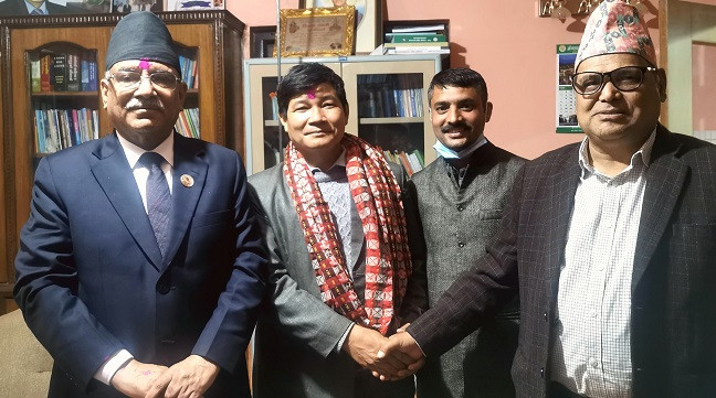 पत्रकार महासंघका उपाध्यक्ष उदय जिएम प्रेस सेन्टरमा प्रवेश,प्रचण्ड र महराले गरे स्वागत
