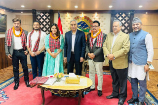 अभिनेता भुवन केसी र अभिनेत्री श्वेता खड्का काँग्रेस प्रवेश
