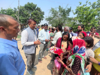 घरदैलोमा पुगेका उम्मेदवारलाई मतदाताले भने-‘पहिलेका जनप्रतिनिधिले जस्तो ब्यवहार नर्गनू’