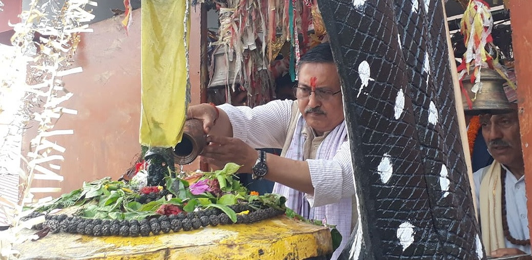 मुक्तिनाथ धाममा गृहमन्त्री खाँण र मेयरका उम्मेदवार पाण्डेद्वारा पूजाअर्चना