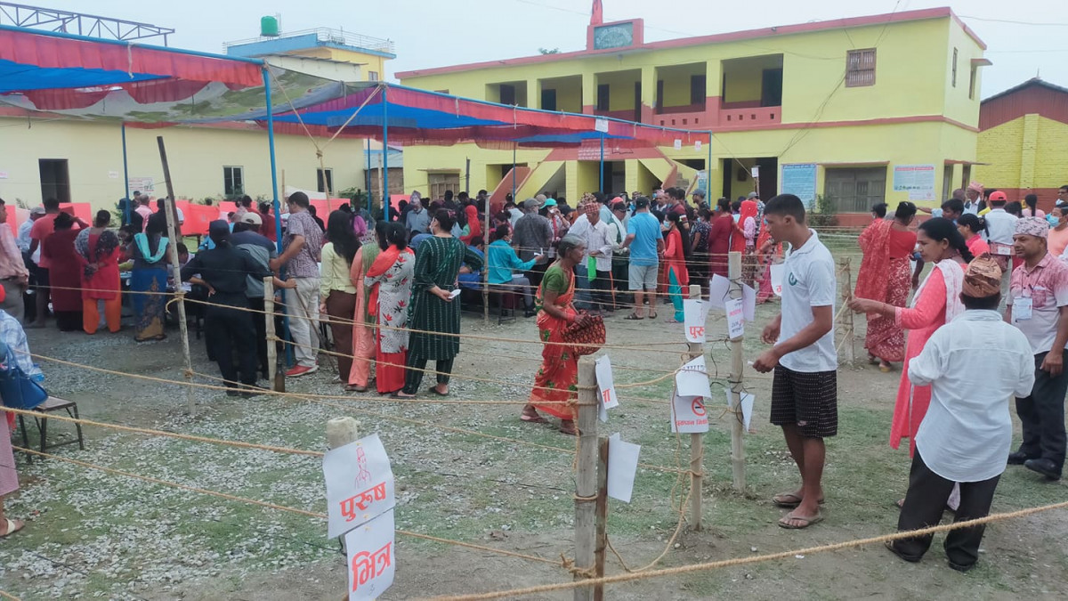 रूपन्देहीमा उत्साहसहितको शान्तिपूर्ण मतदान (फाेटाेफिचर)