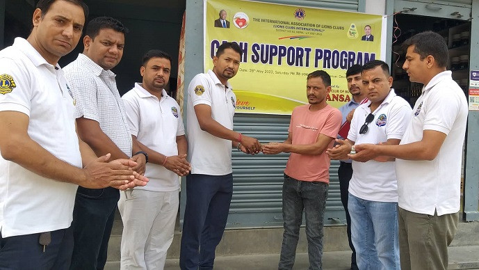 लायन्स बुटवल संसारद्वारा क्यान्सर पिडित चापागाईंलाई २५ हजार ८०५ आर्थिक सहयोग