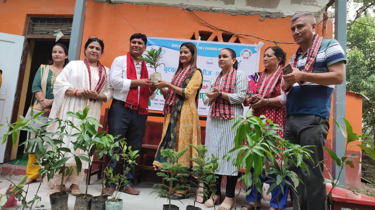 बुटवल लेडी जेसिजद्वारा बाल विकास केन्द्रमा बृक्षरोपण तथा सरसफाई