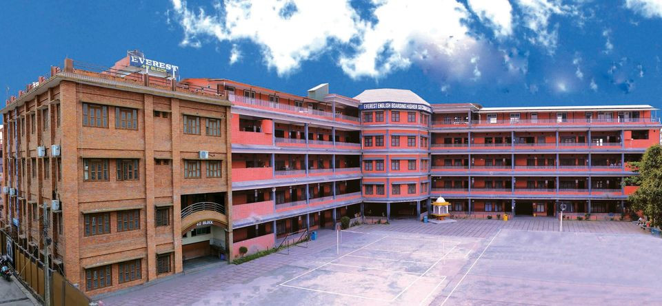 एभरेष्टमा ट्राफिक  तथा लागुपदार्थ दुर्व्यसनी विरुद्धको सचेतना