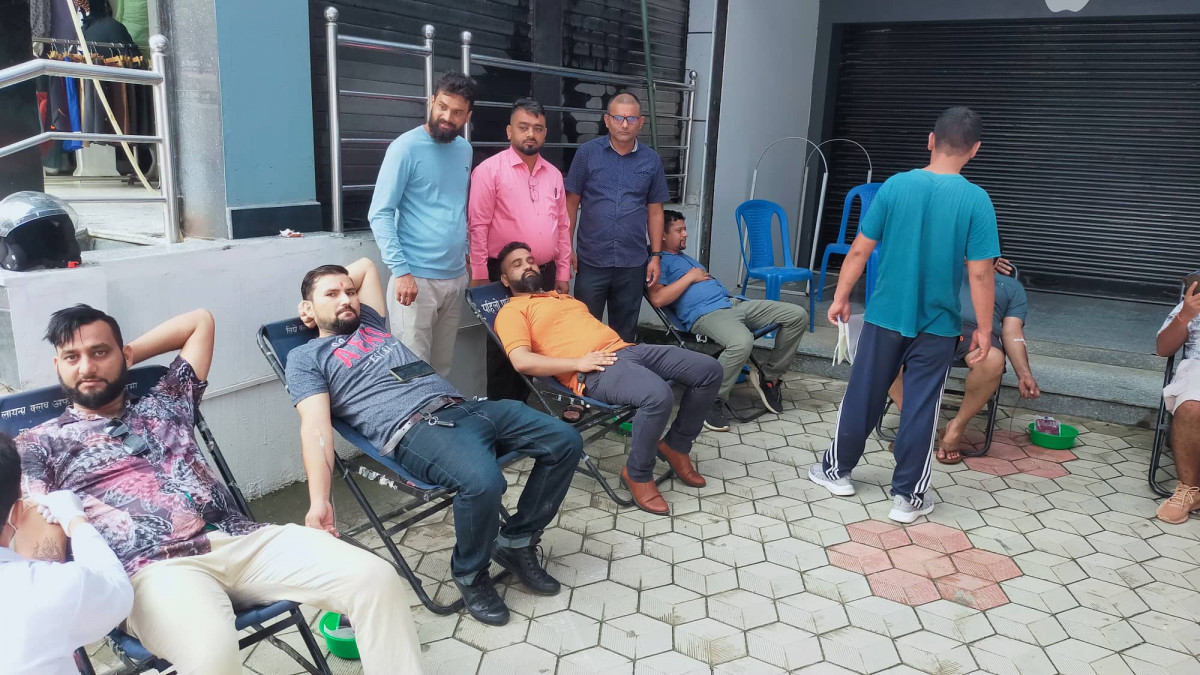 बुटवल मोवाईल संघ र  नियमित रक्तदाताको रक्तदानमा ५३ युनिट रगत संकलन