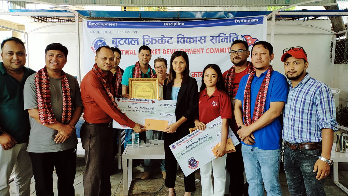 यु–१९ राष्ट्रिय टिमका क्याप्टेन कृतिका र आश्मालाई  बुटवलमा सम्मान